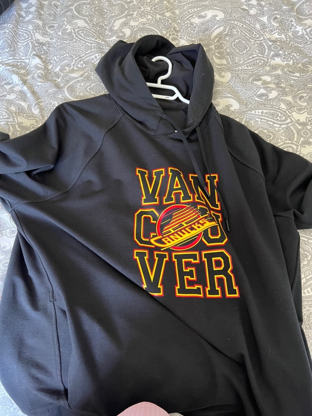 Lululemon Vancouver Canucks Black Pullover Hoodie XL - Picture 4 of 5